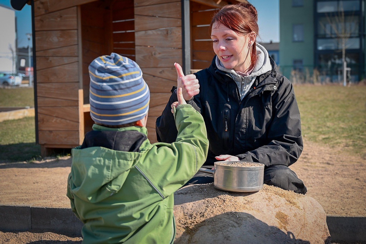 Förskoleverksamheten vänder sig till barn från ett års ålder till dess att de börjar i förskoleklass/grundskola.