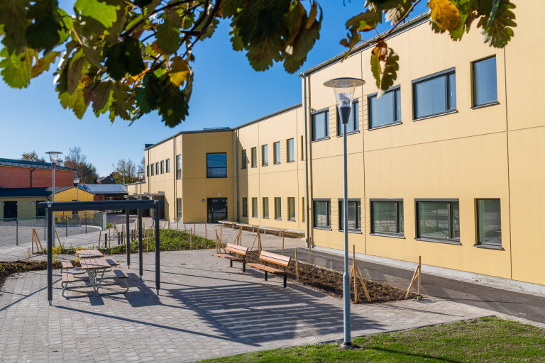 Skegrie skola ligger i den västra delen av Trelleborgs kommun. På skolan går cirka 300 elever i årskurs F-6.