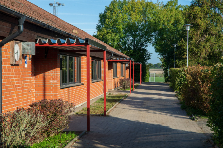 Smygeskolan ligger i Smygehamn och på skolan går cirka 220 elever i årskurs F-6.