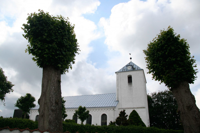 Västra Alstad kyrka