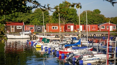 hamn båtar hus