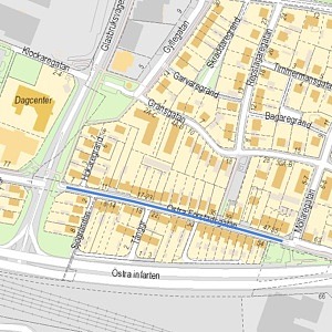 Cykelgatan på Östra Förstadsgatan löper mellan Glasbruksvägen och Möllaregatan.